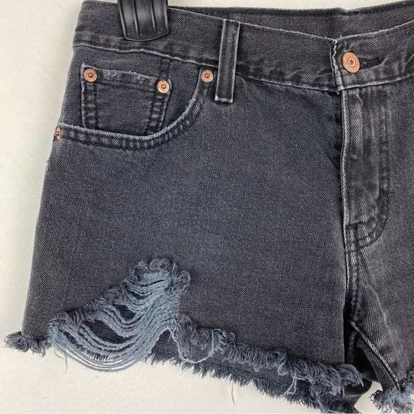 Levi Strauss & Co. size 29 Women’s Black Distressed Denim Cutoff Jean Shorts - Picture 2 of 6